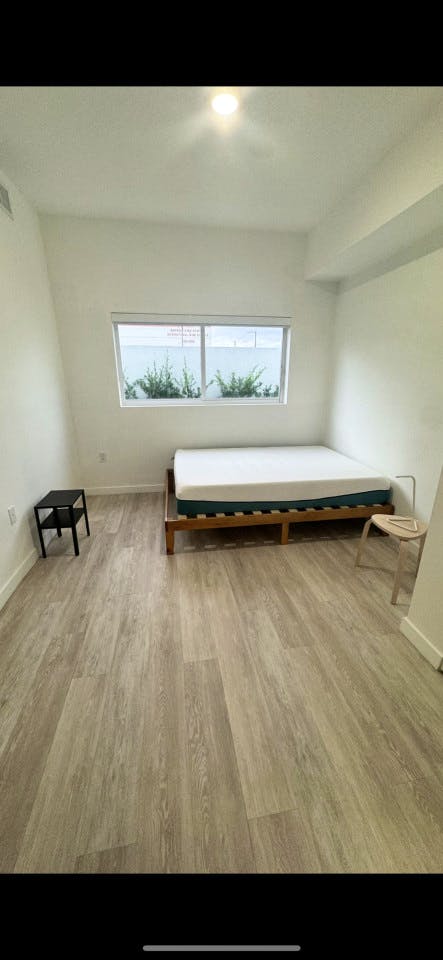  Furnished Ensuite In Shared 5 Bed 3 Bath  -  Relaxing & Quiet House nearby Calle Ocho Plaza Apartment  - Gallery -  17