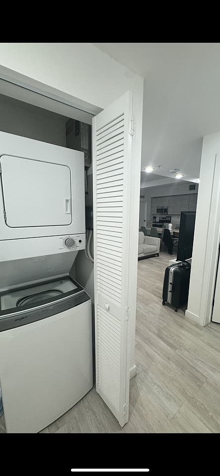  Furnished Ensuite In Shared 5 Bed 3 Bath  -  Relaxing & Quiet House nearby Calle Ocho Plaza Apartment  - Gallery -  28