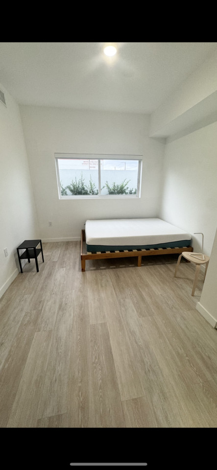  Furnished Ensuite In Shared 5 Bed 3 Bath  -  Relaxing & Quiet House nearby Calle Ocho Plaza Apartment  - Gallery -  24