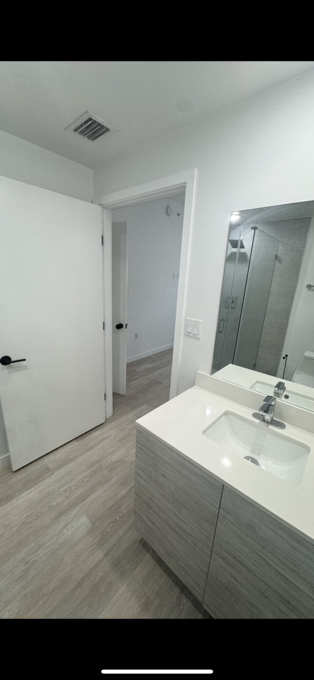 Furnished Ensuite In Shared 5 Bed 3 Bath  -  Relaxing & Quiet House nearby Calle Ocho Plaza Apartment  - Gallery -  23