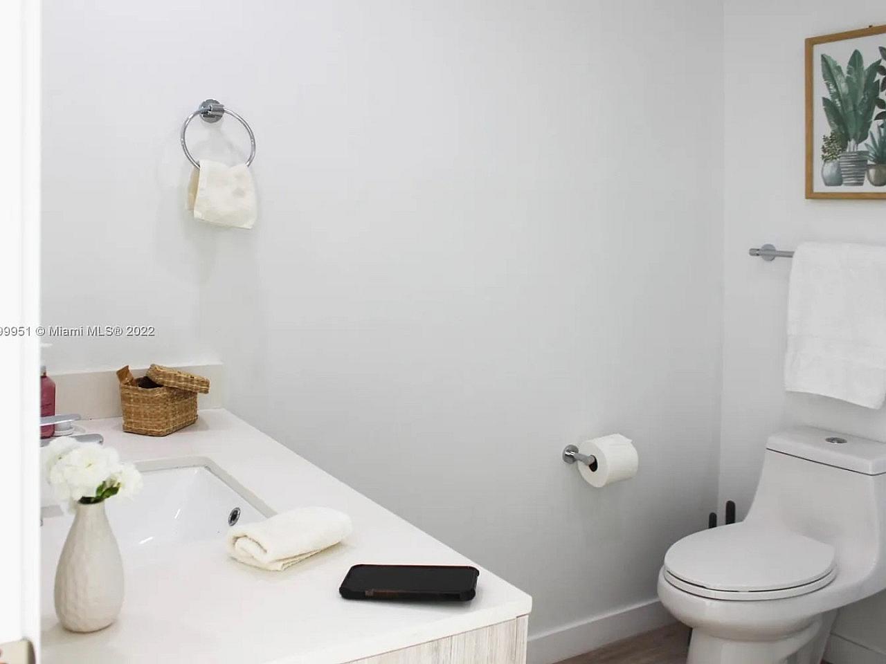  Furnished Room In Shared 5 Bed 3 Bath  -  Relaxing & Quiet House nearby Calle Ocho Plaza Apartment  - Gallery -  12