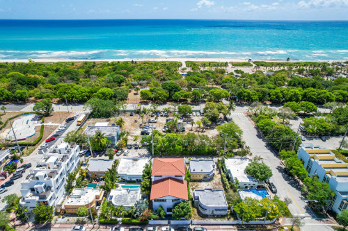 Huge House Half a Block from New Park & Beach