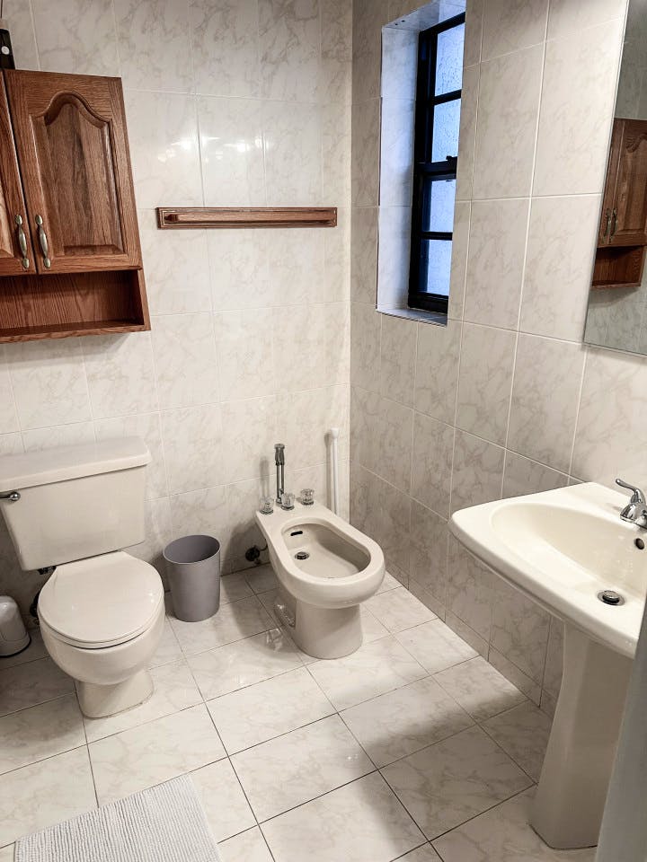 Private Large Bedroom With Private Bathroom And 2 Closets - 17