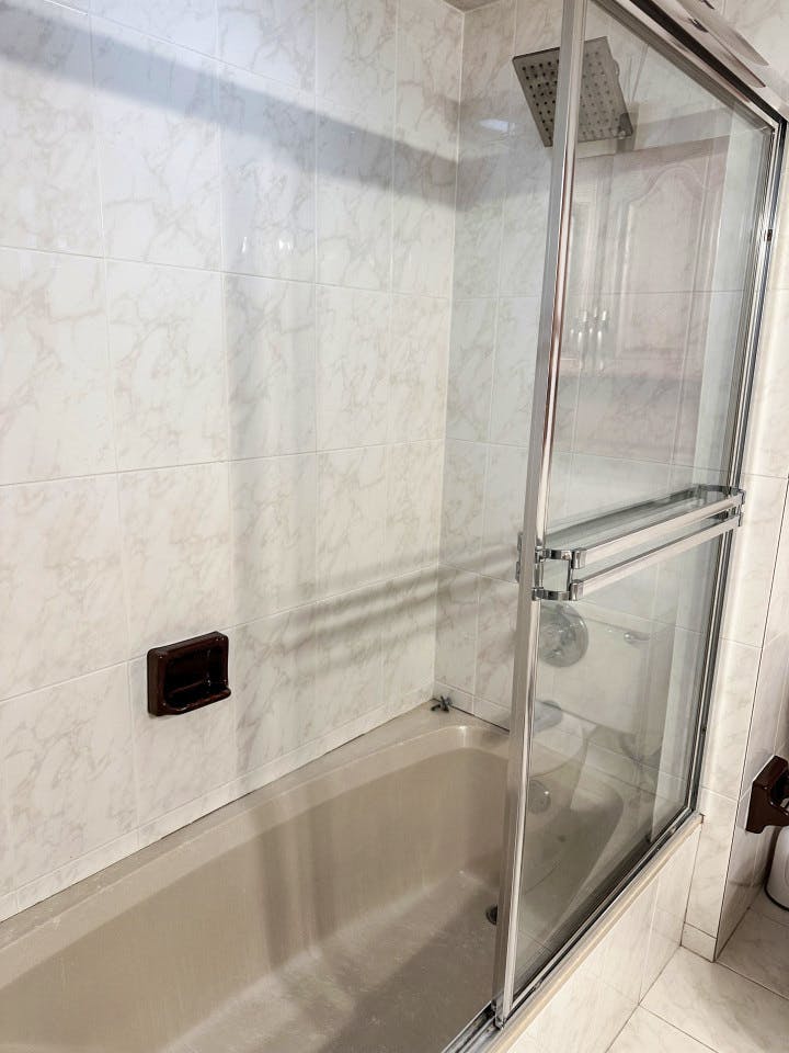 Private Large Bedroom With Private Bathroom And 2 Closets - 16