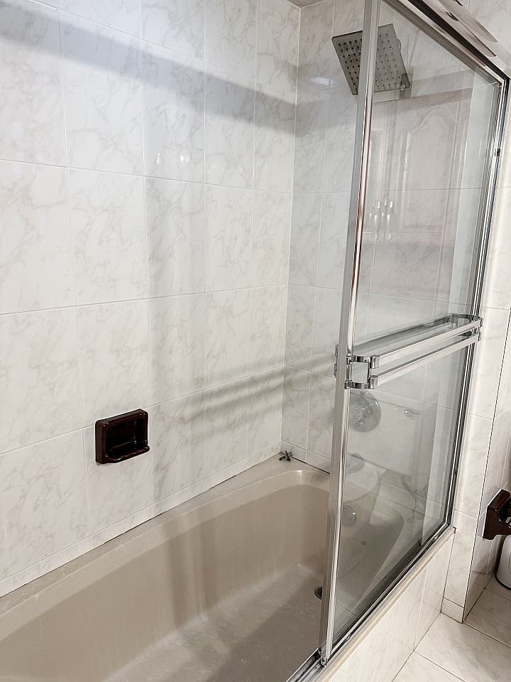 Private Large Bedroom With Private Bathroom And 2 Closets - 25