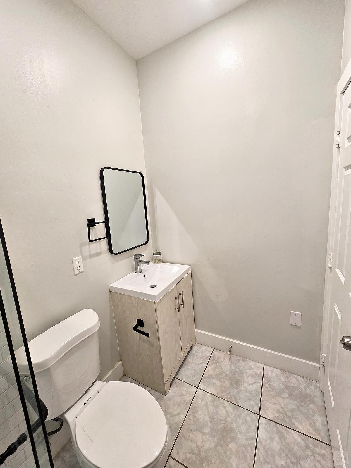 Private Bedroom With New Private Full Bathroom - 3