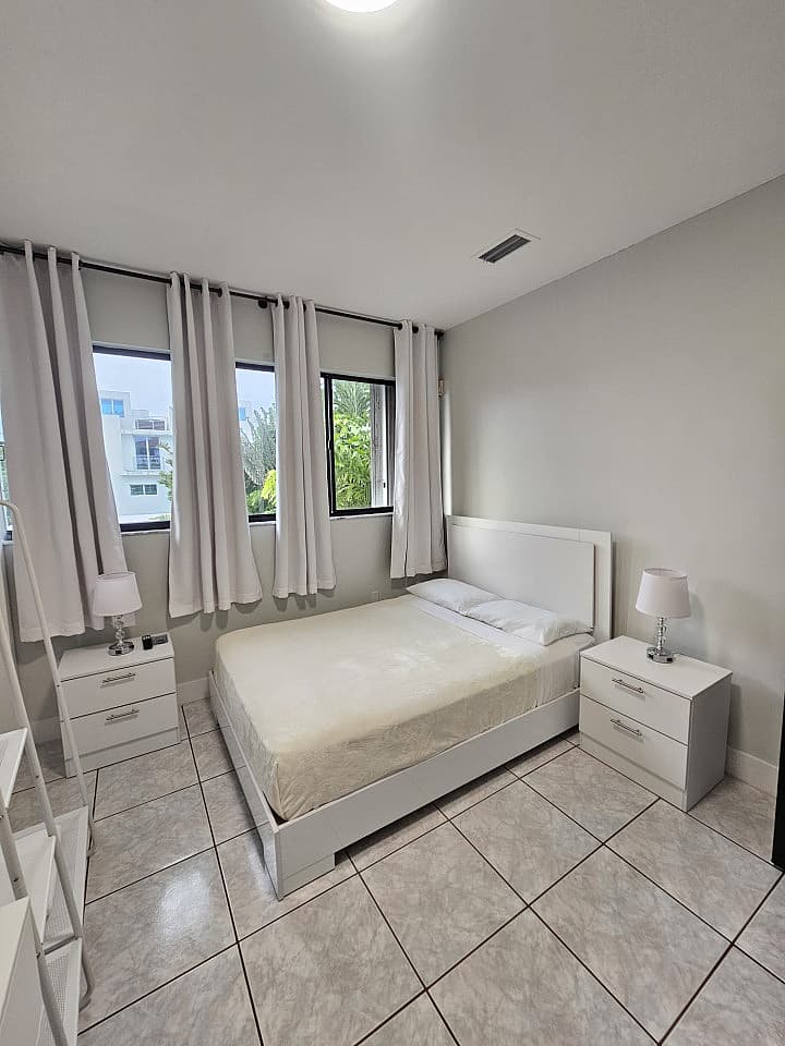 Private Bedroom With New Private Full Bathroom - 13