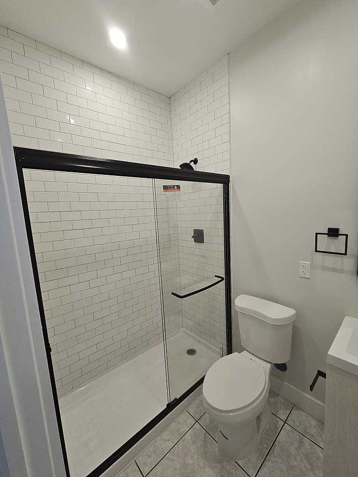 Private Bedroom With New Private Full Bathroom - 14