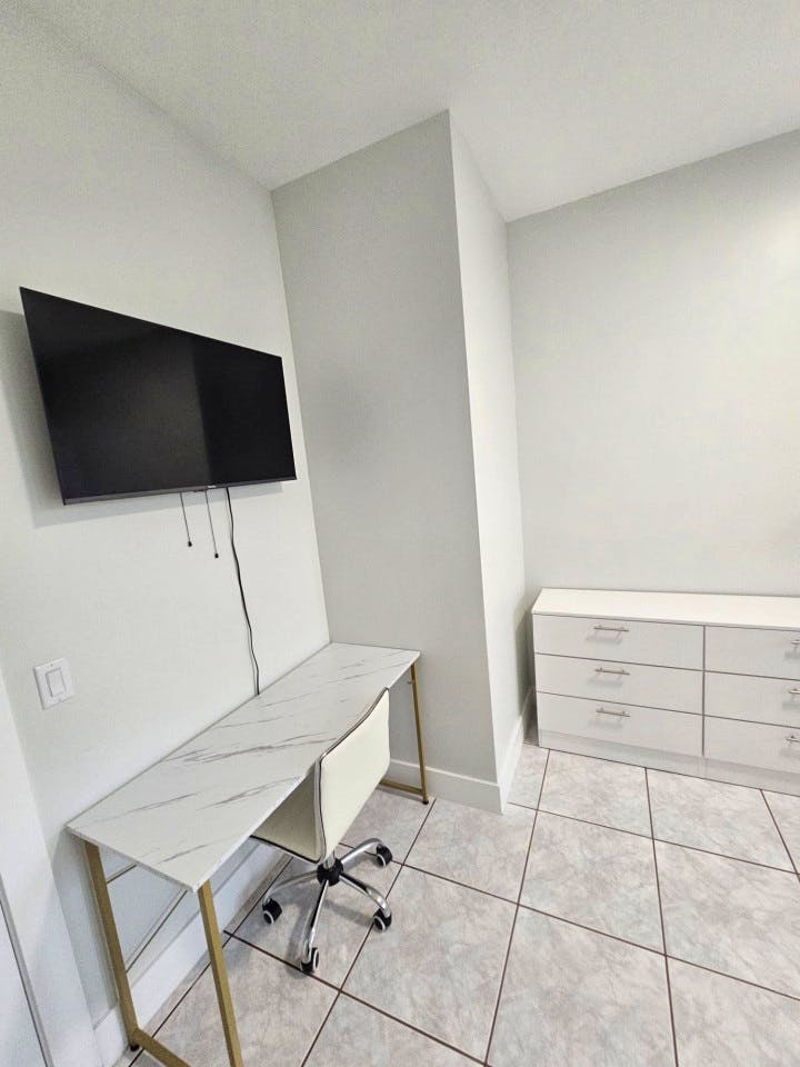 Private Bedroom With New Private Full Bathroom - 15
