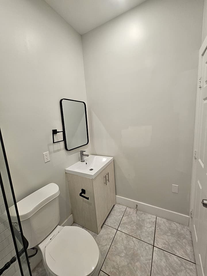 Private Bedroom With New Private Full Bathroom - 9