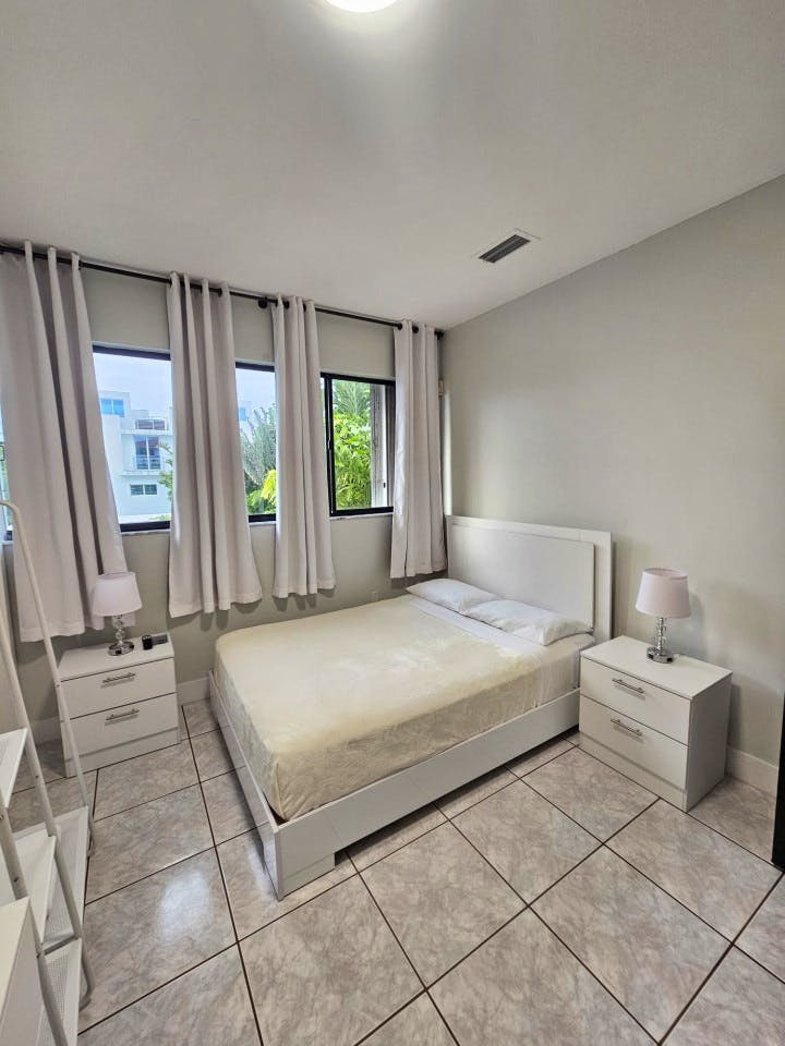Private Bedroom With New Private Full Bathroom - 27