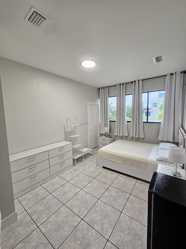 Private Bedroom With New Private Full Bathroom - 12