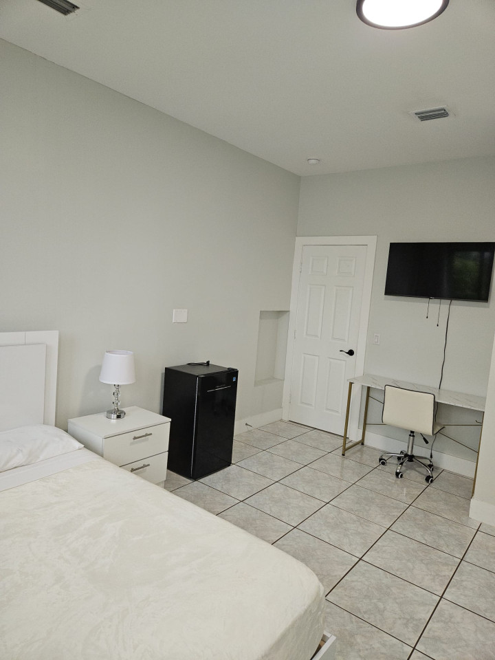 Private Bedroom With New Private Full Bathroom - 18