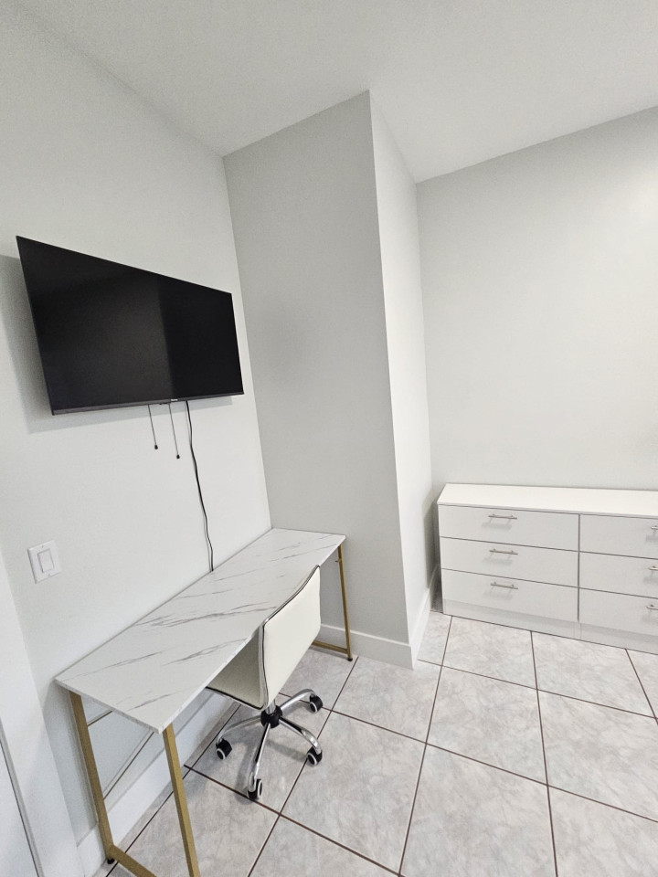 Private Bedroom With New Private Full Bathroom - 19