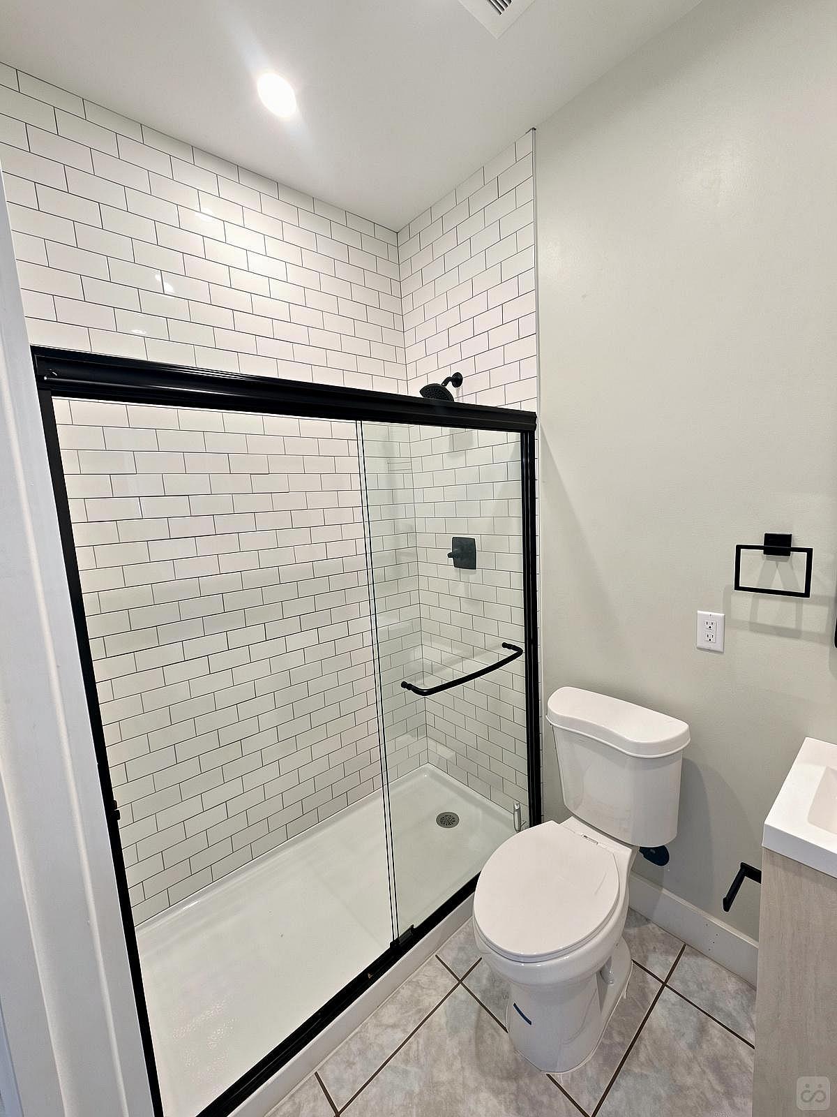 Private Bedroom With New Private Full Bathroom - 7