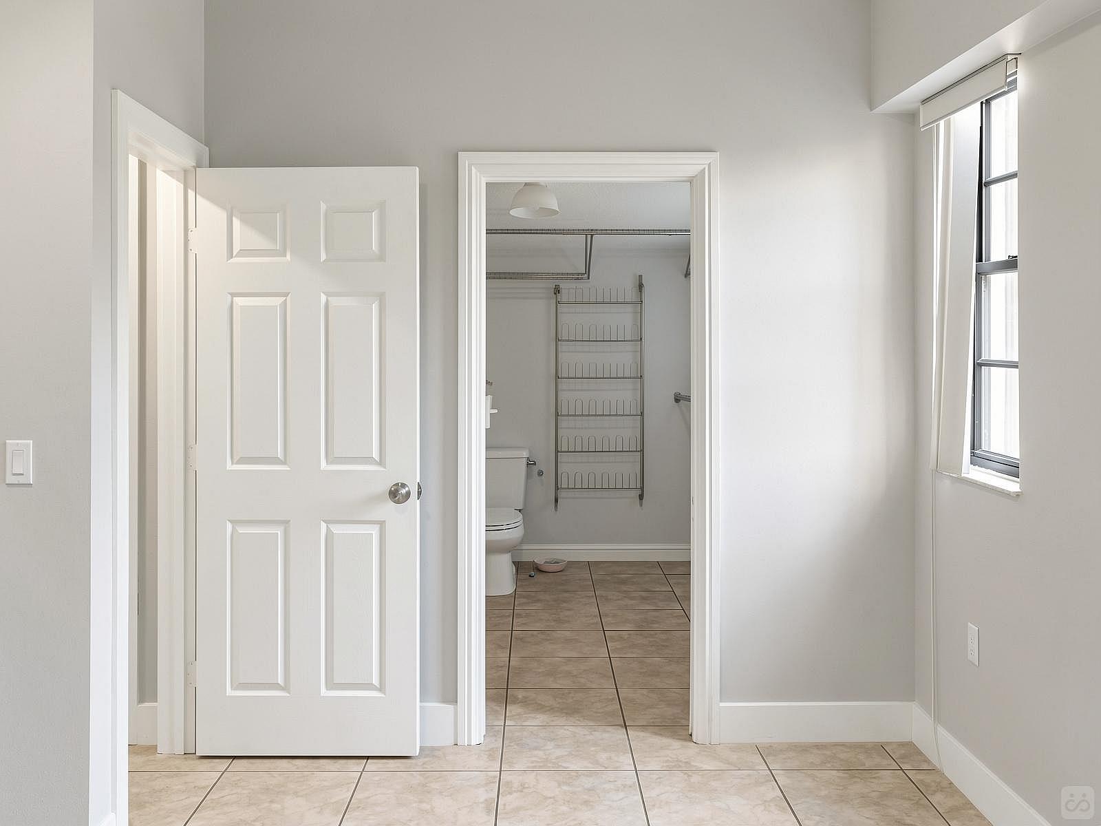 Private Large Bedroom & Huge Walk-In Closet / Shared Bathroom - 1