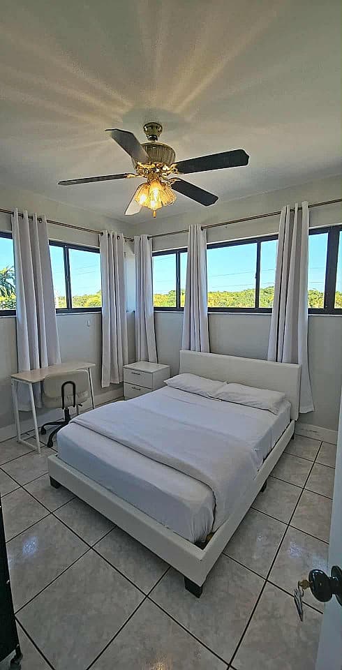 Private Small Corner Bedroom With Shared Bathroom - 4