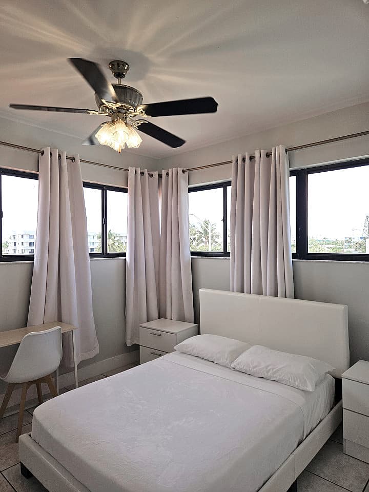 Private Small Corner Bedroom With Shared Bathroom - 1