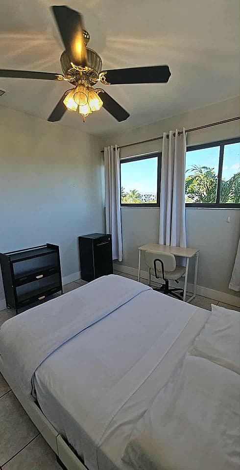 Private Small Corner Bedroom With Shared Bathroom - 3