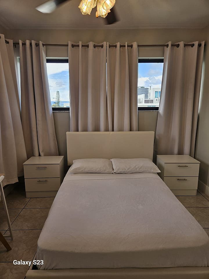 Private Small Corner Bedroom With Shared Bathroom - 11