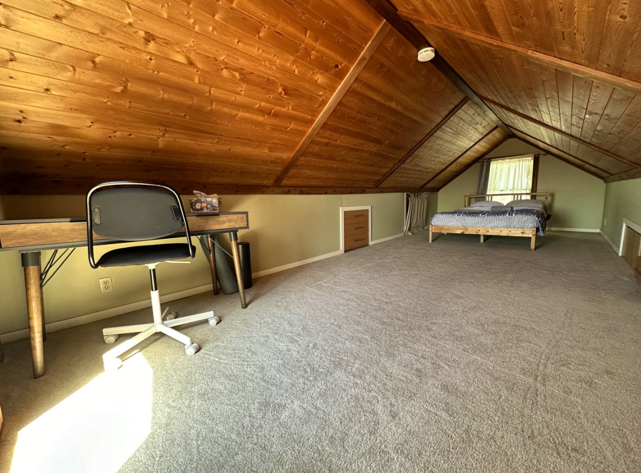 Private Bedroom 1 - Cozy Home in a Quiet Neighborhood near Merced Heights Playground House - Gallery - 1