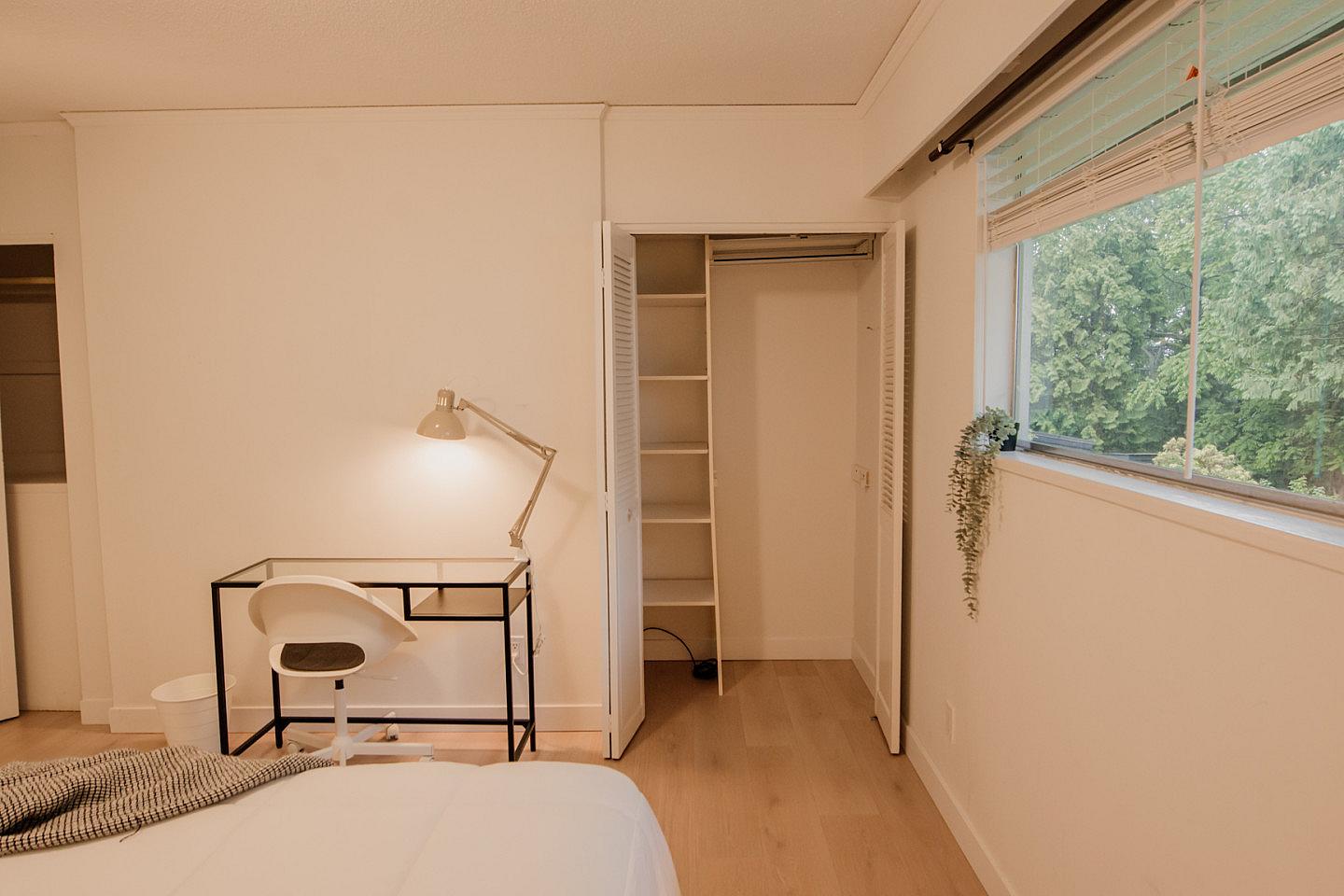  Master Bedroom  -  Spacious Bedroom w/ relaxing view which 0.5 Miles from Arborlynn Park  - Gallery -  11