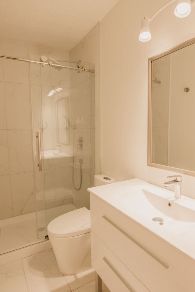  Master Bedroom  -  Spacious Bedroom w/ relaxing view which 0.5 Miles from Arborlynn Park  - Gallery -  6