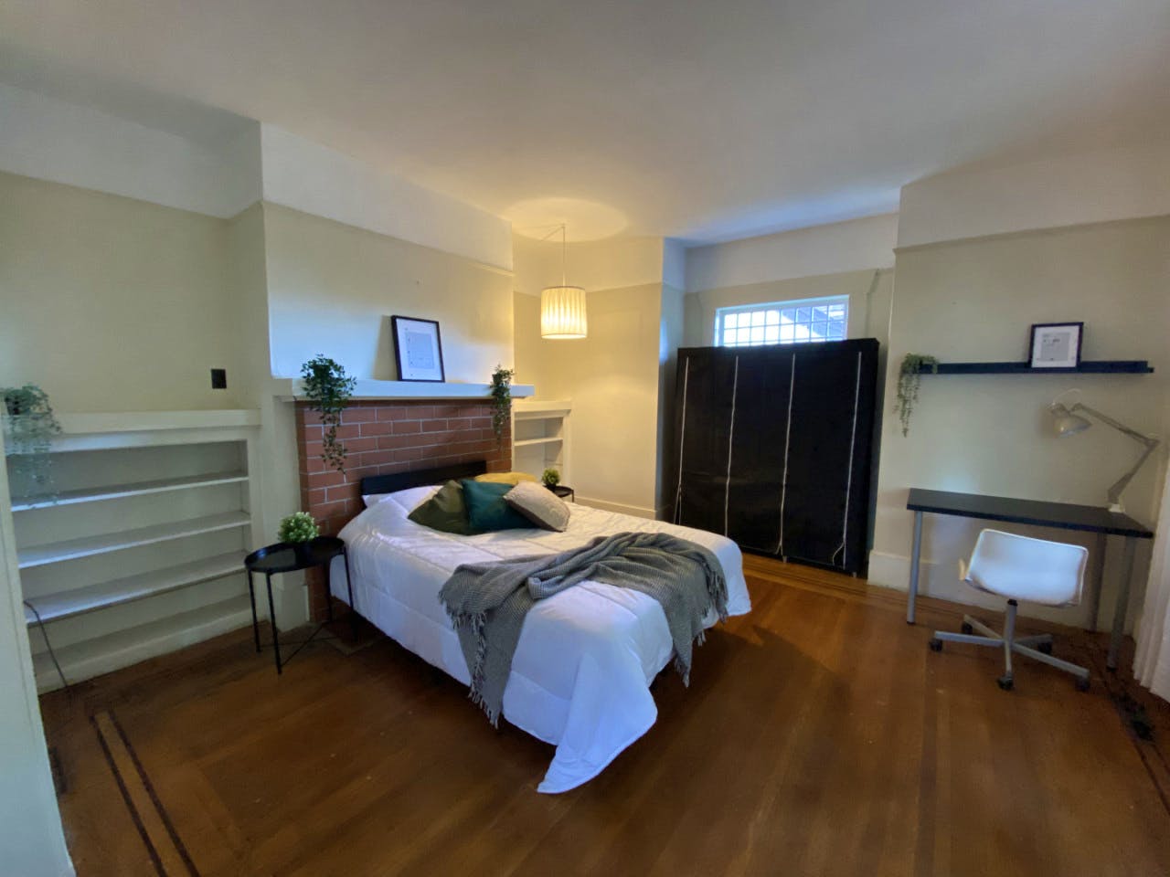 Standard Room - Spacious Bedroom w/ relaxing view which 0.5 Miles from Arborlynn Park - Gallery - 3