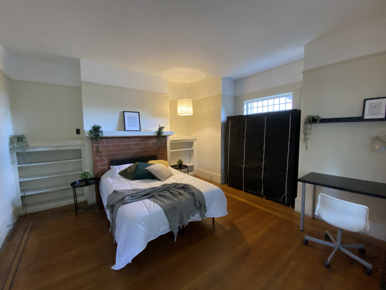  Standard Room  -  Spacious Bedroom w/ relaxing view which 0.5 Miles from Arborlynn Park House  - Gallery -  6