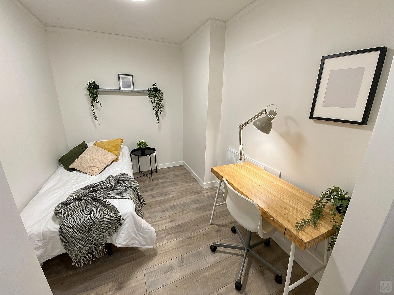  Standard Room (single Bed)  -  Spacious Bedroom w/ relaxing view which 0.5 Miles from Arborlynn Park  - Gallery -  5