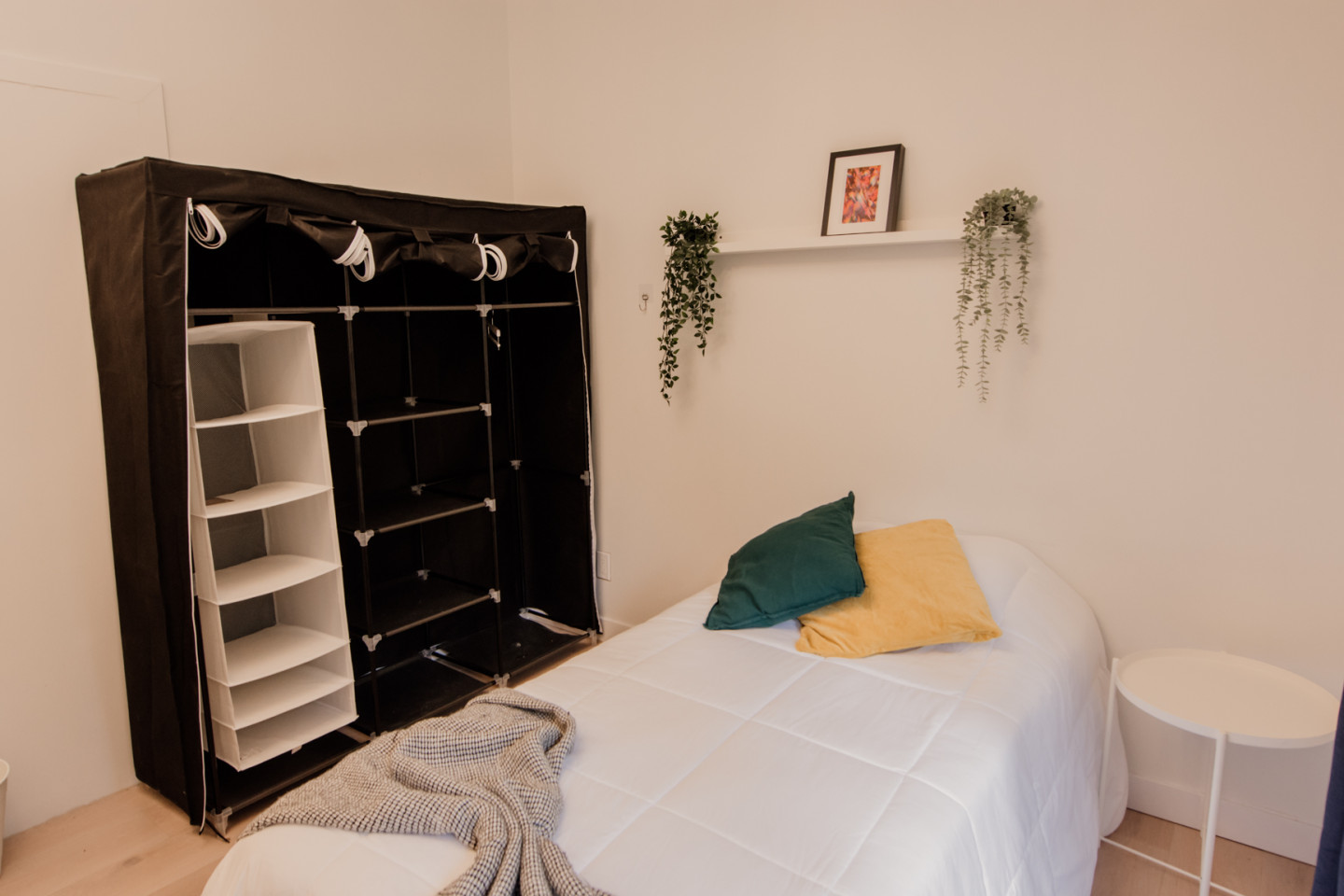  Private  -  Spacious Bedroom w/ relaxing view which 0.5 Miles from Arborlynn Park House  - Gallery -  7
