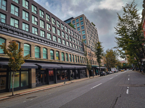 Stunning Bright Apt. w/ Amazing View 5 minutes walk to Pigeon Park