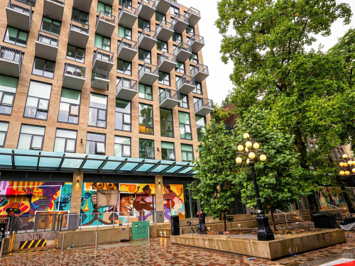 Stunning Bright Apt. w/ Amazing View 5 minutes walk to Pigeon Park