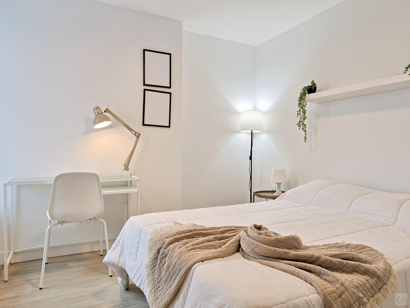 Master Bedroom - Stunning Bright Apt. w/ Amazing View 5 minutes walk to Pigeon Park Apartment - Gallery - 25