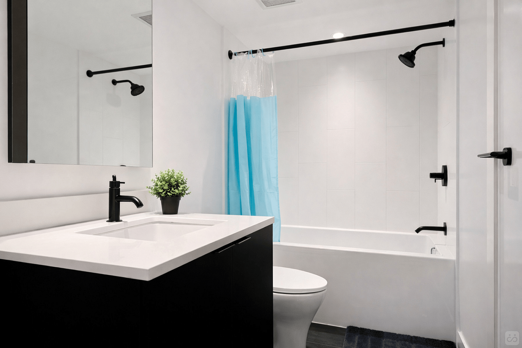 Master Bedroom - Stunning Bright Apt. w/ Amazing View 5 minutes walk to Pigeon Park Apartment - Gallery - 20
