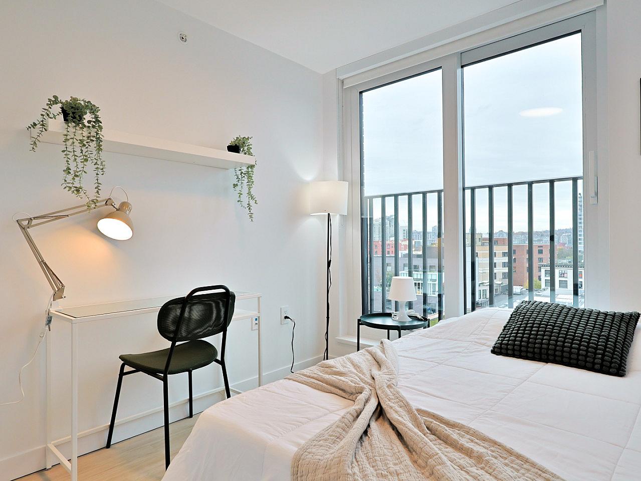 Standard Room - Stunning Bright Apt. w/ Amazing View 5 minutes walk to Pigeon Park Apartment - Gallery - 7