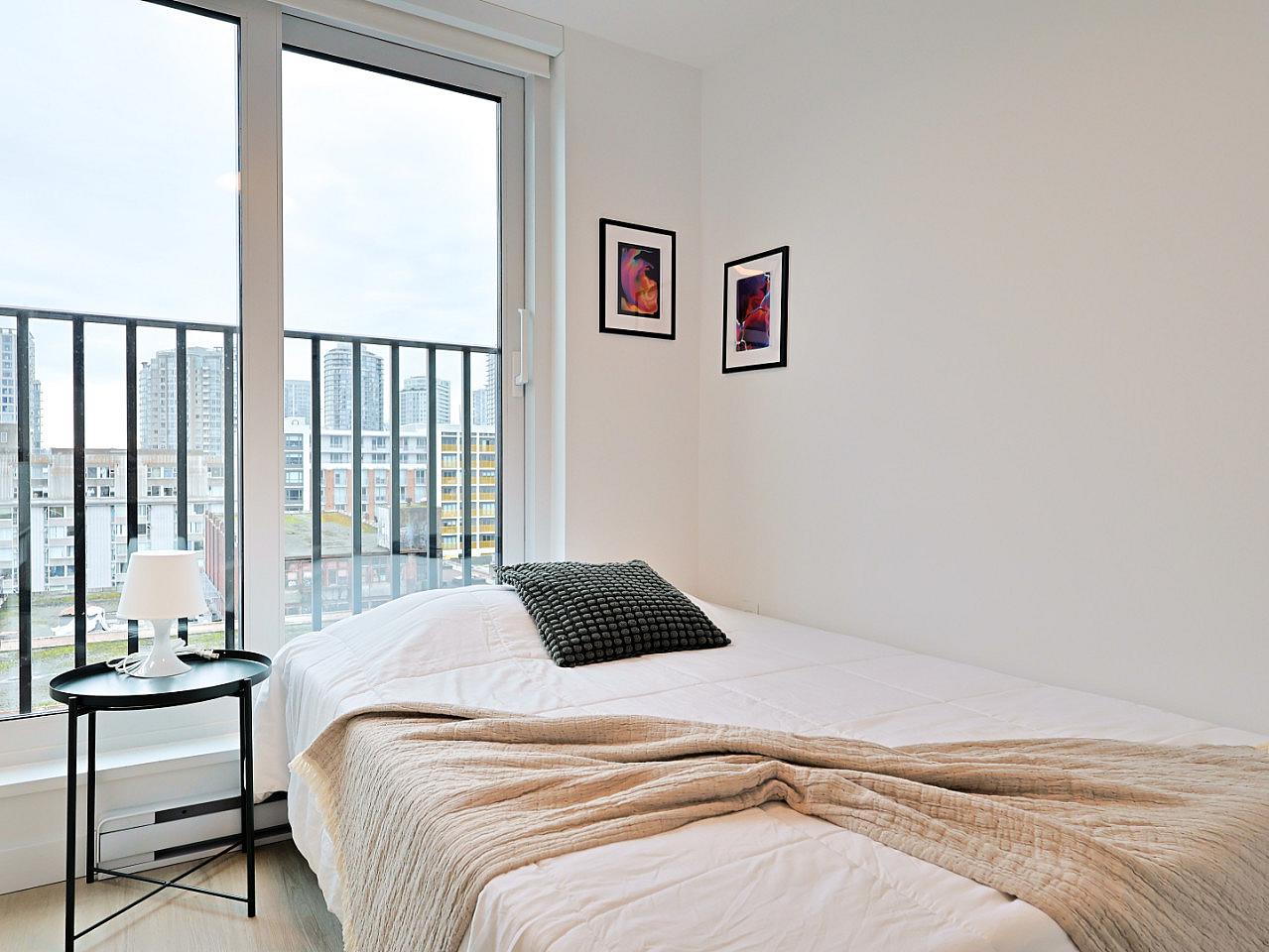 Standard Room - Stunning Bright Apt. w/ Amazing View 5 minutes walk to Pigeon Park Apartment - Gallery - 8