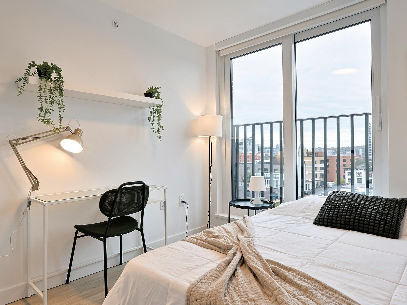 Standard Room - Stunning Bright Apt. w/ Amazing View 5 minutes walk to Pigeon Park Apartment - Gallery - 4