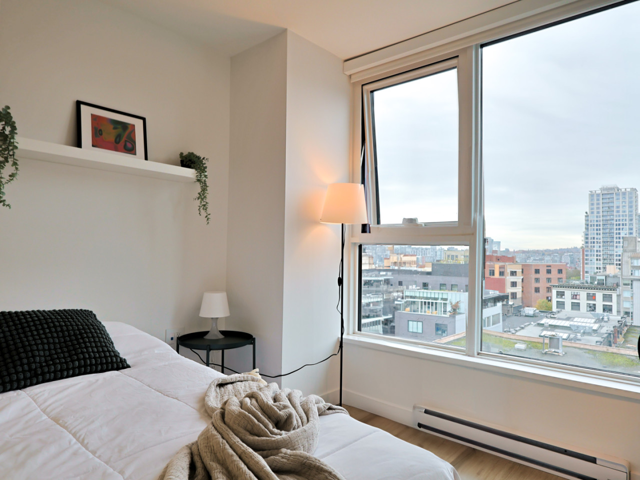 Flex Room - Stunning Bright Apt. w/ Amazing View 5 minutes walk to Pigeon Park Apartment - Gallery - 18