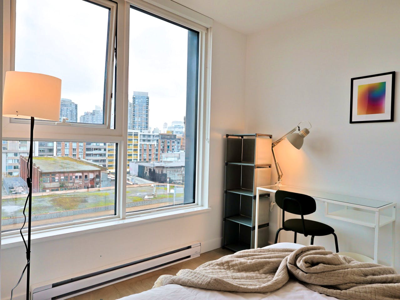Flex Room - Stunning Bright Apt. w/ Amazing View 5 minutes walk to Pigeon Park Apartment - Gallery - 4