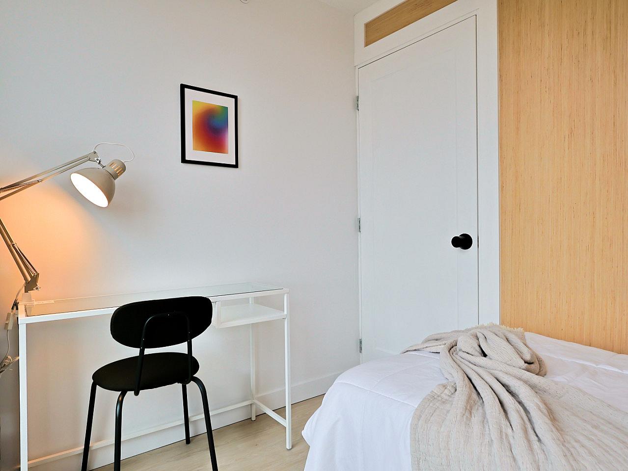 Flex Room - Stunning Bright Apt. w/ Amazing View 5 minutes walk to Pigeon Park Apartment - Gallery - 16