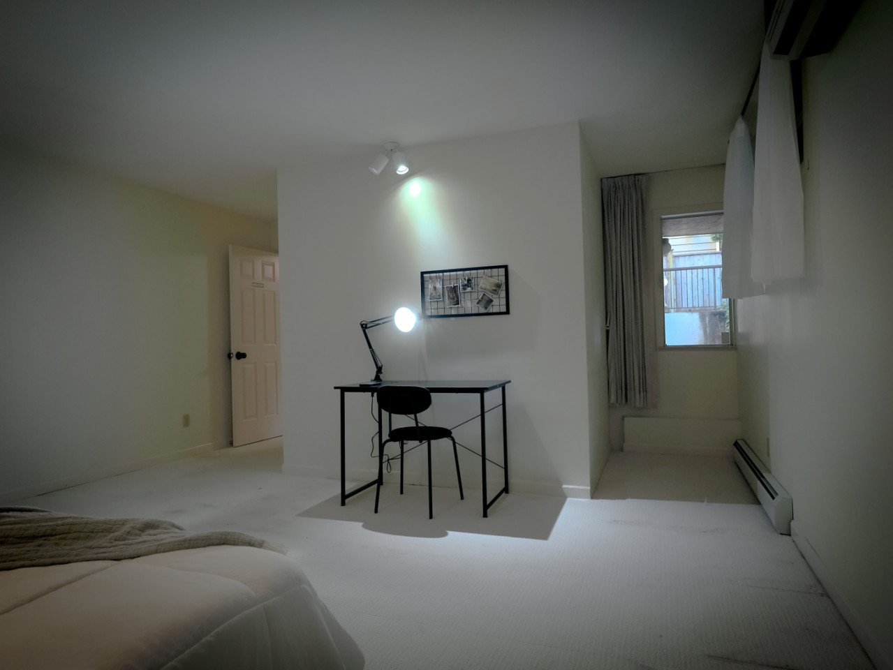 Standard Room - Vibrant Co-Living Community one a Mile Away from Oakridge Centre Mall House - Gallery - 10
