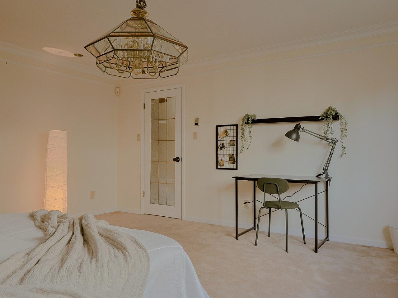 Standard Room - Vibrant Co-Living Community House one a Mile Away from Oakridge Centre Mall - Gallery - 20