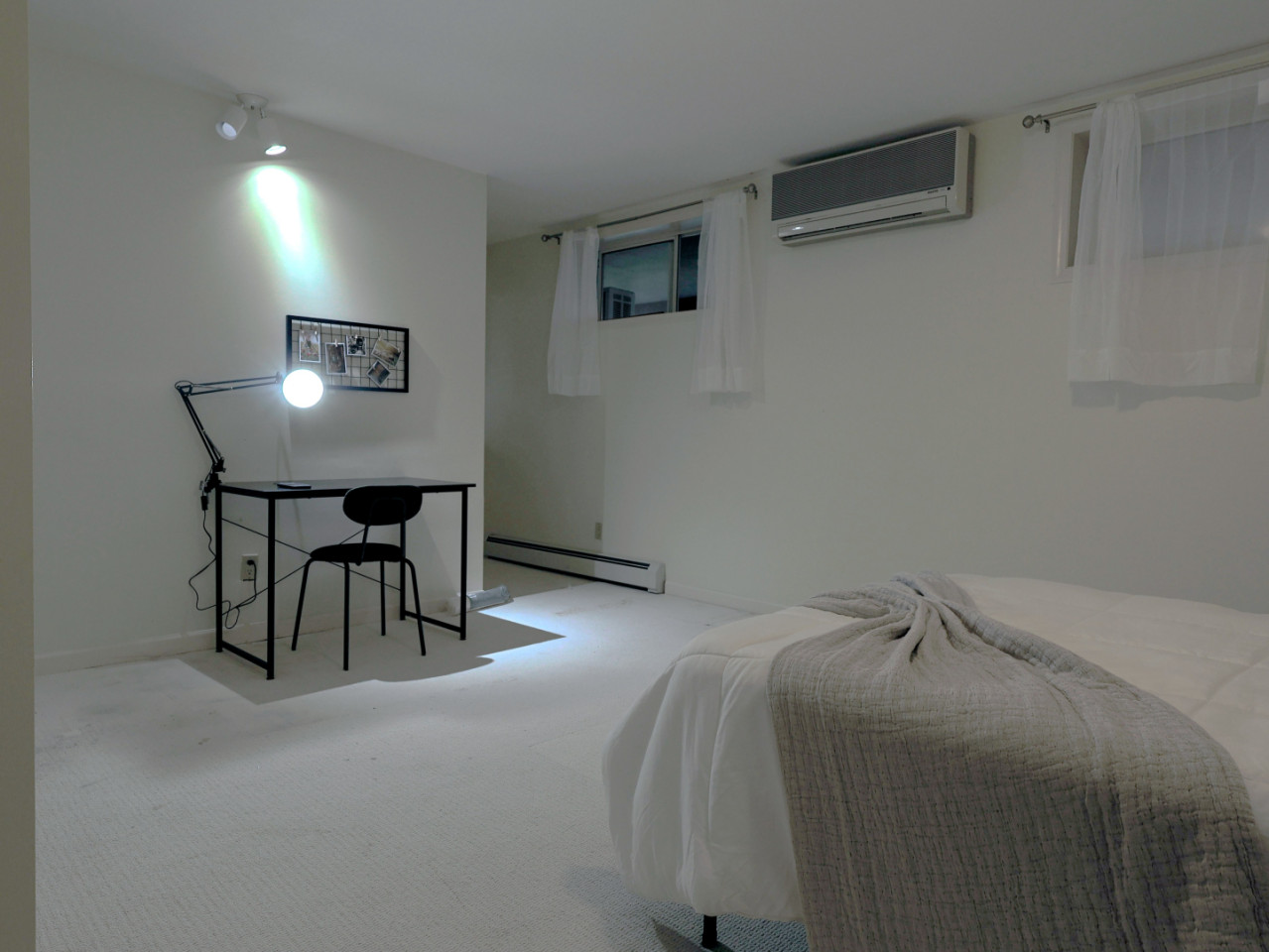 Standard Room - Vibrant Co-Living Community one a Mile Away from Oakridge Centre Mall House - Gallery - 12