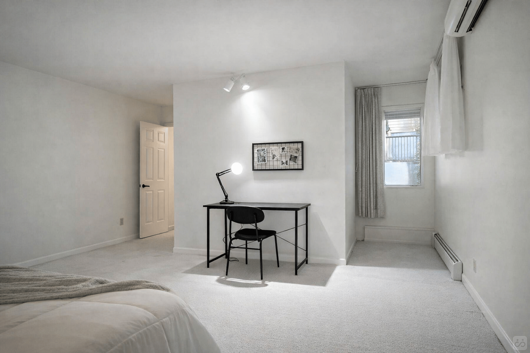 Standard Room - Vibrant Co-Living Community one a Mile Away from Oakridge Centre Mall House - Gallery - 31