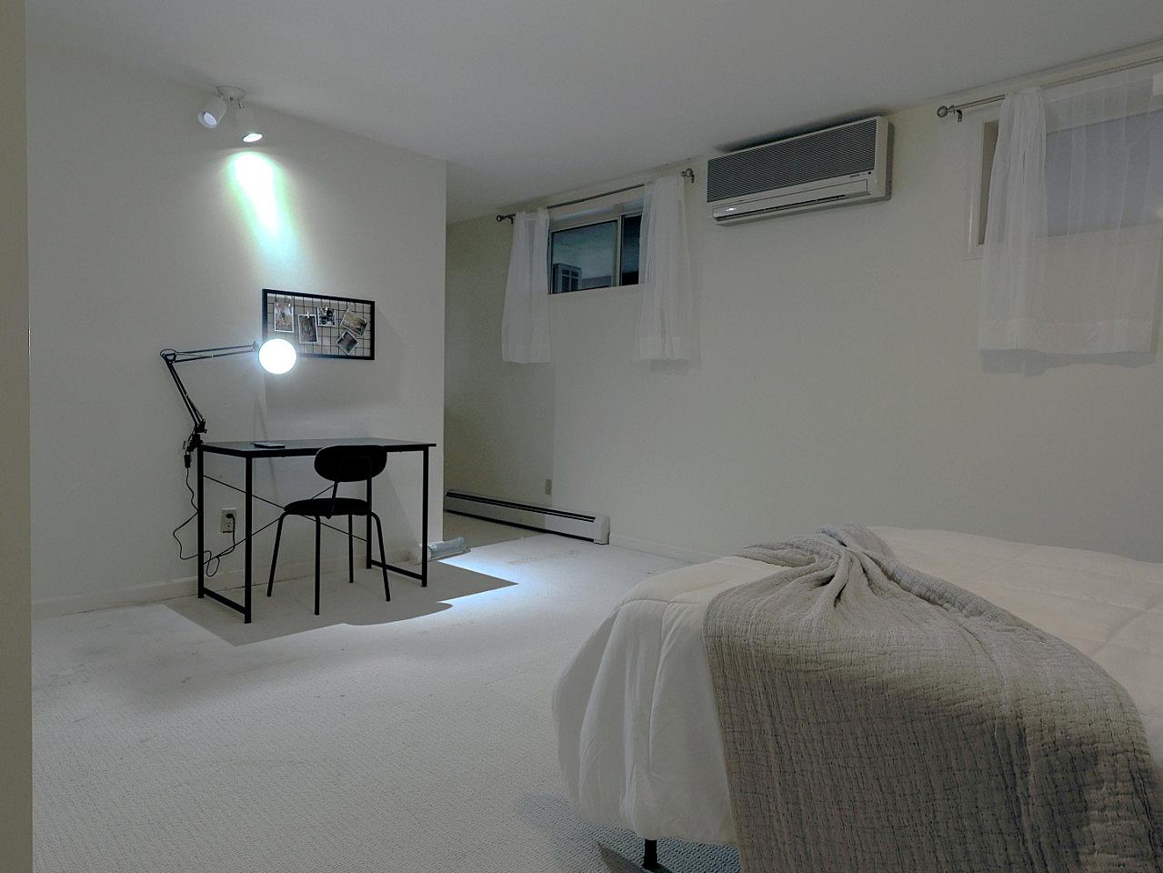 Standard Room - Vibrant Co-Living Community one a Mile Away from Oakridge Centre Mall House - Gallery - 26