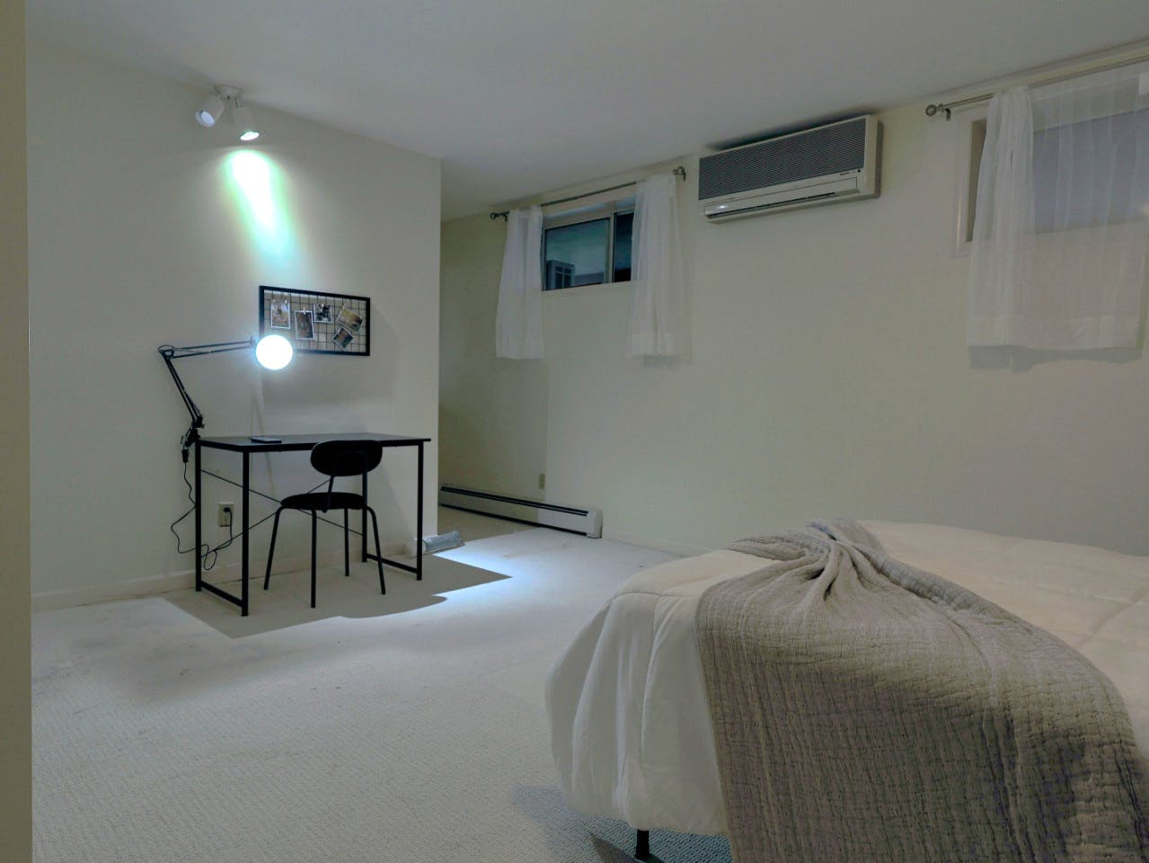 Standard Room - Vibrant Co-Living Community one a Mile Away from Oakridge Centre Mall House - Gallery - 5