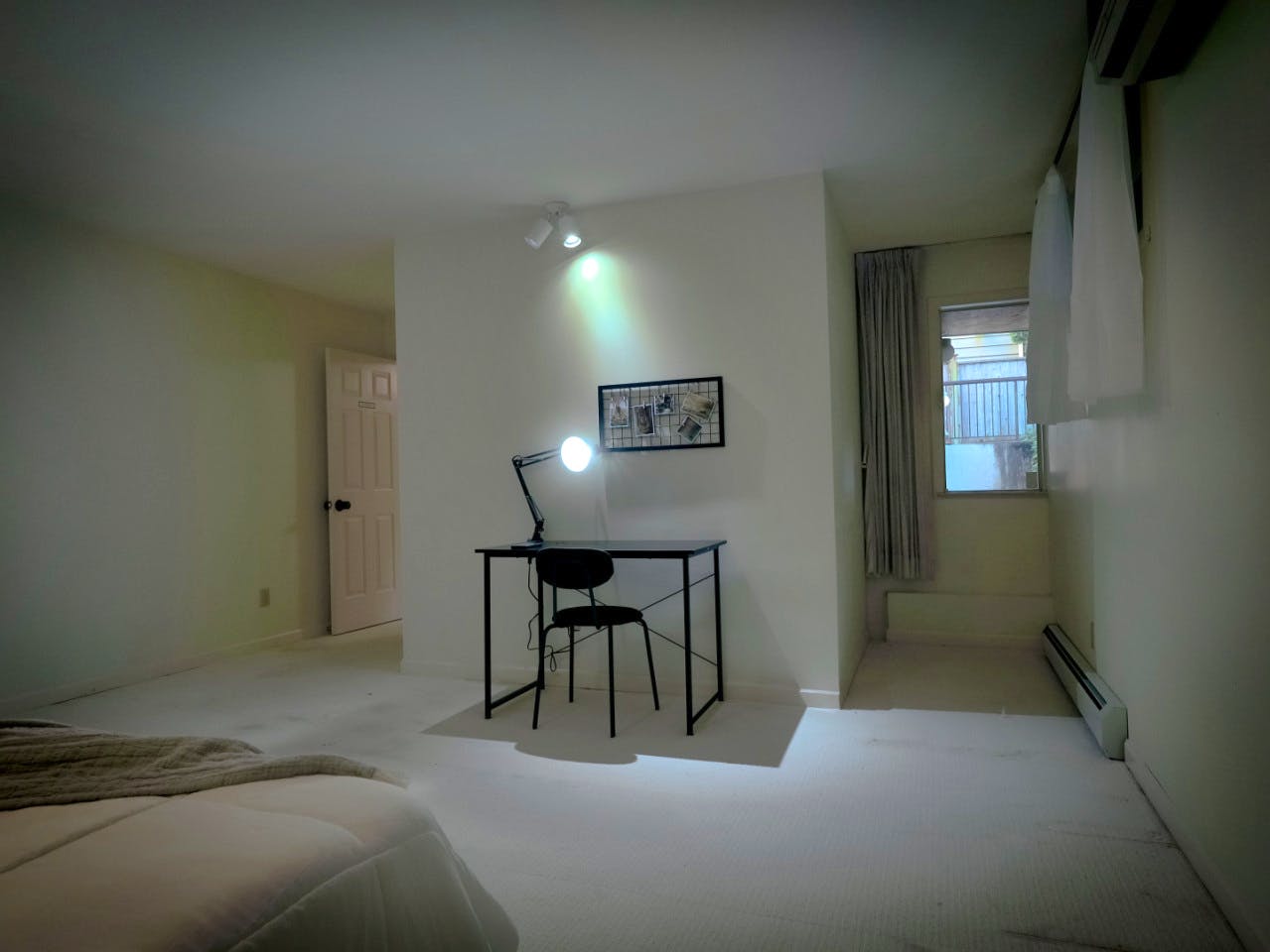 Standard Room - Vibrant Co-Living Community one a Mile Away from Oakridge Centre Mall House - Gallery - 3