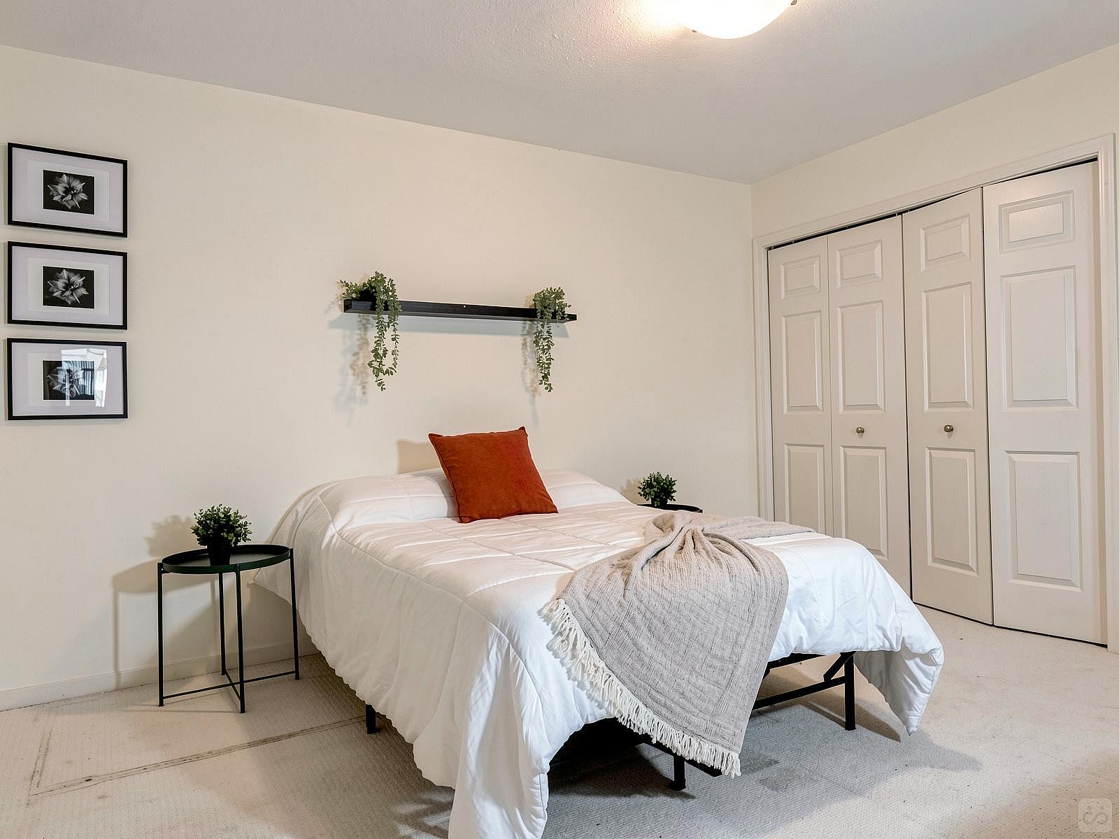 Standard Room - Vibrant Co-Living Community one a Mile Away from Oakridge Centre Mall House - Gallery - 30