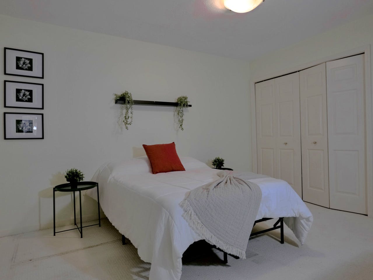 Standard Room - Vibrant Co-Living Community one a Mile Away from Oakridge Centre Mall House - Gallery - 2